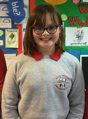 Ysgol_Aberaeron's tweet photo. Llongyfarchiadau gwresog i Ela Mablen Griffiths-Jones, blwyddyn 6,  ar gael ei dewis i ymuno â Chor Prydain eleni. Tipyn o gamp! 
Congratulations to Ela Mablen Griffiths-Jones, year 6, on being selected to join The Choir of Great Britain this year. Quite an achievement! https://t.co/ijvIZjUcya