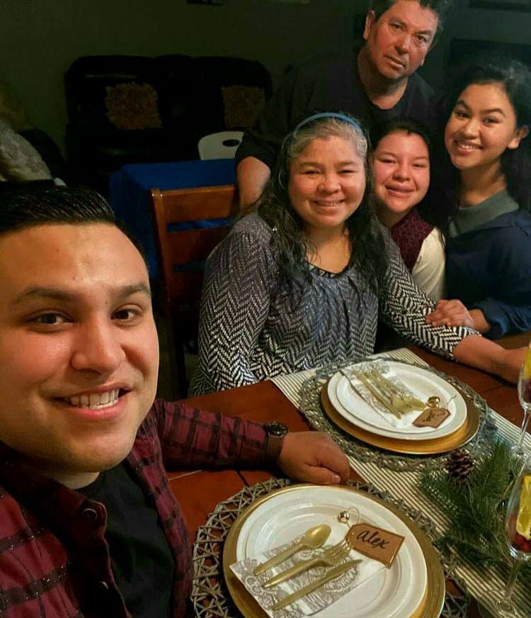 08alro's tweet photo. Happy Thanksgiving From My Family To Yours! 
🦃🦃 https://t.co/MaMZWAxGih