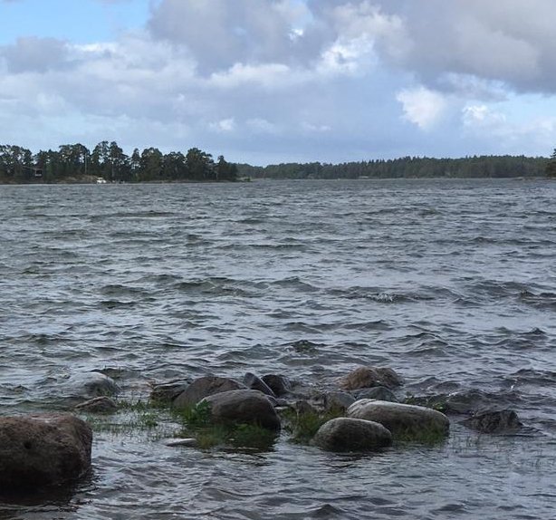 Merivartiosto's tweet photo. Meripelastustehtävät Helsingissä ja Sipoossa, molemmat hälytystilanteita ja C lka. Toisen venekunnan matka pysähtyi huonosti merkattuun pyydykseen ja toisella koneongelmia. #meripelastus #veneily #pyydys #kalastus Kuvituskuva. MRSC HKI. https://t.co/Su8x7VYowK