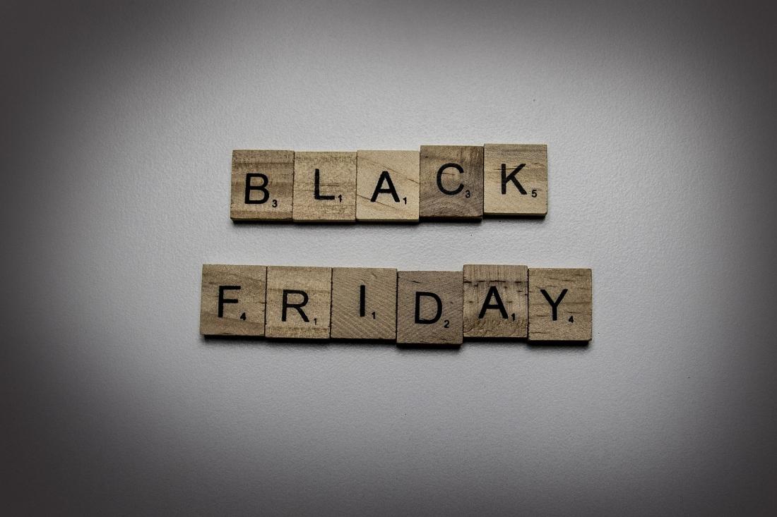 FundsSociety's tweet photo. Black Friday: ¿qué modelos de negocio salen ganando en la era del nuevo consumo digital? @AXAIM @juliusbaer #ThematicsAM @Portocolomases1 @FundsSociety #BlackFriday https://t.co/zKwdQZaQaM https://t.co/bEB1rYIQO7