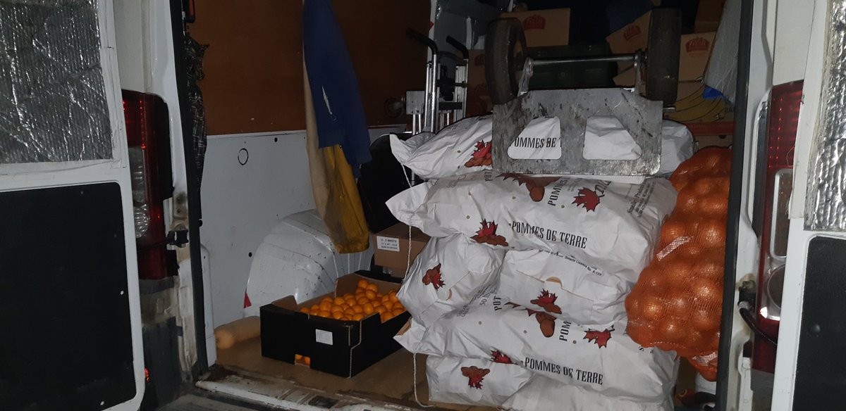 BurlAngLuth's tweet photo. The Good Food Box has arrived and is being unloaded, and repacked for pickup and delivery. #HolyCrossHelps #BurlON #FoodSecurity https://t.co/K3ytKRoiiF