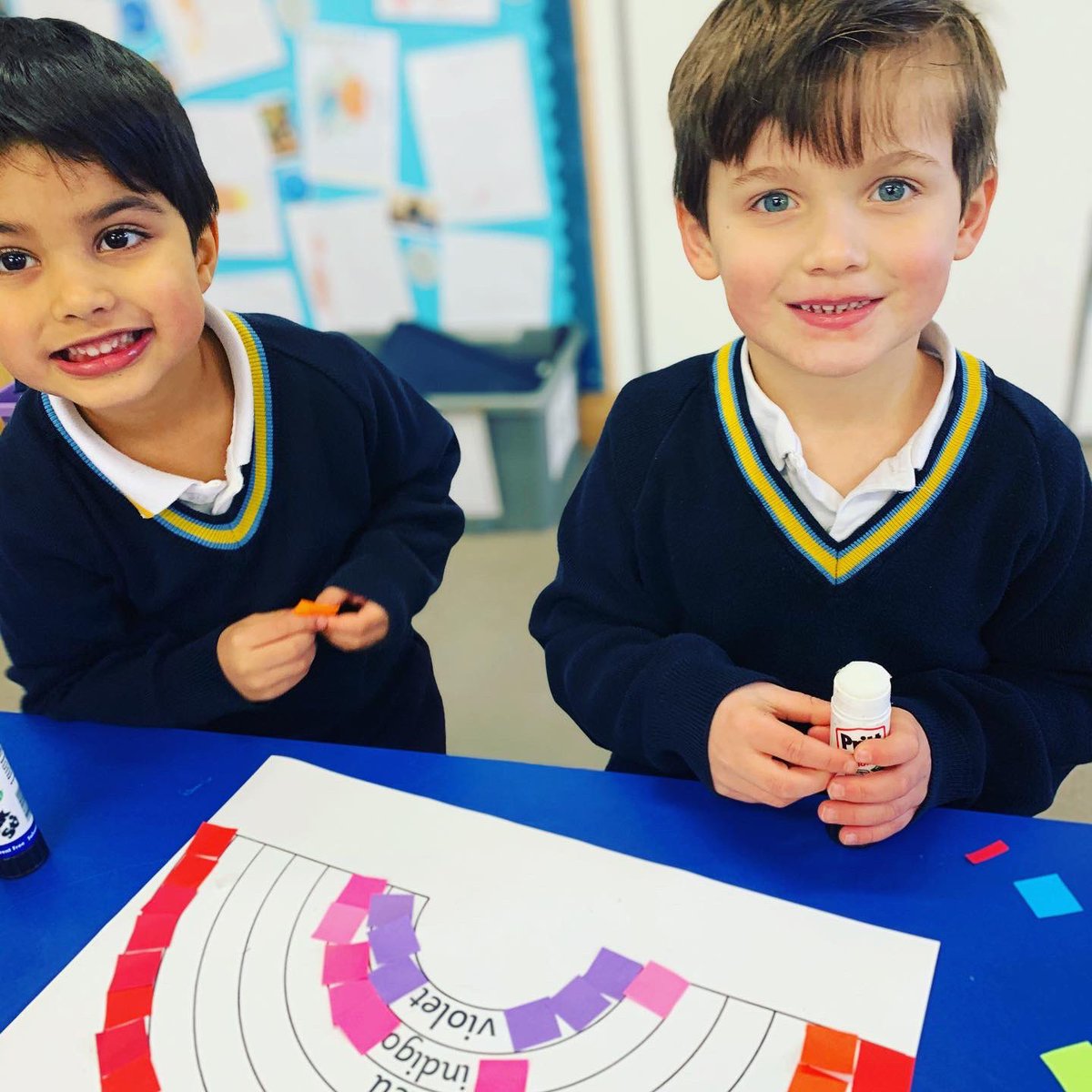 DaveniesPrePrep's tweet photo. Reception have been learning les couleurs in French and used what they had learnt to make un arc en ciel 🌈 with a partner #mfl #earlyyears #opportunities #broadcurriculum #teamwork https://t.co/LNcpa0cAi5