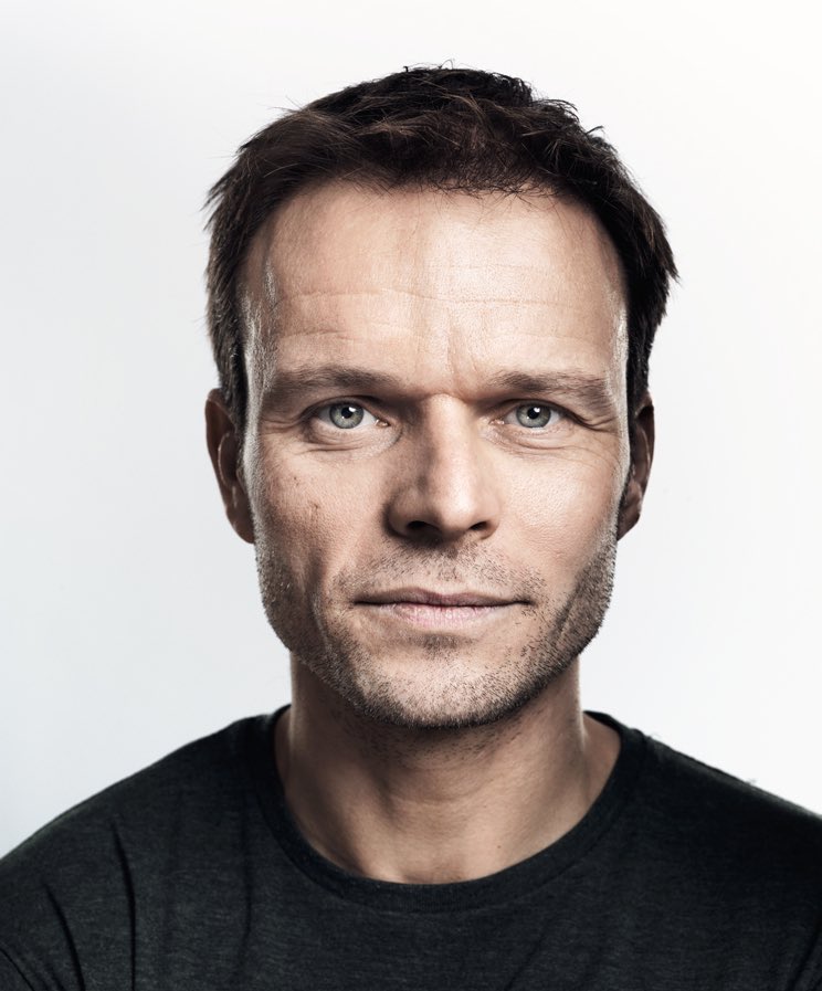 Happy 46th Birthday to actor, Alec Newman! 