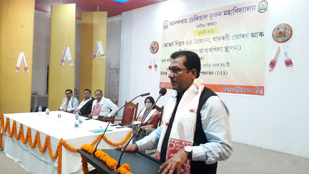 ADPCOLLEGE1's tweet photo. আজি নগাঁও চহৰৰ  আনন্দৰাম ঢেকিয়াল ফুকন মহাবিদ্যালয় মহাবিদ্যালয়ৰ কেইবাটাও গুৰুত্বপূৰ্ণ কামৰ
আধাৰশিলা আৰু শুভ‌ উদ্ধোধন কৰা হয়। চহৰখনৰ  লক্ষীনগৰ চাৰিআলিত হবলগীয়া মহাবিদ্যালয় খনৰ আদৰনি তোৰণ আৰু গেটৰ আজি শিলন্যাস স্হাপন কৰা হয়। https://t.co/pPeGe7YWo4
