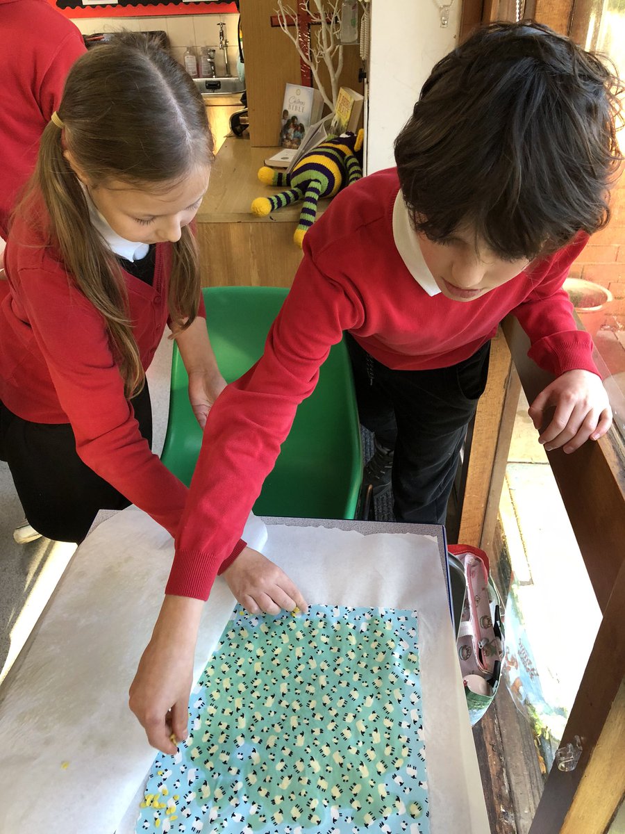 SanSior's tweet photo. Diolch, thank for teaching us to make sustainable beeswax wraps #enlli @WrapsFabric https://t.co/JMjJjUFkiH