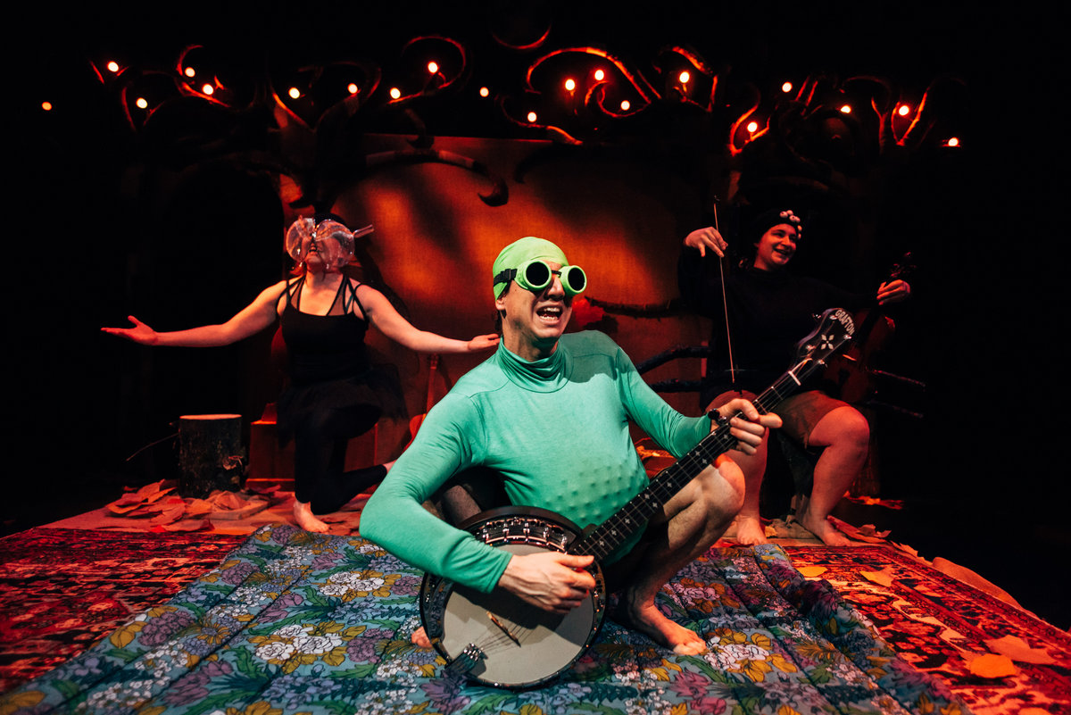 Also we watched  @Little_Bulb's many shows at  @BristolOldVic, & we loved their Christmas shows for little ones. Our favourite was definitely Antartica with the Owlarbear. But The Night That Autumn Turned To Winter also ROCKS. You don't have to be a child to love these shows.