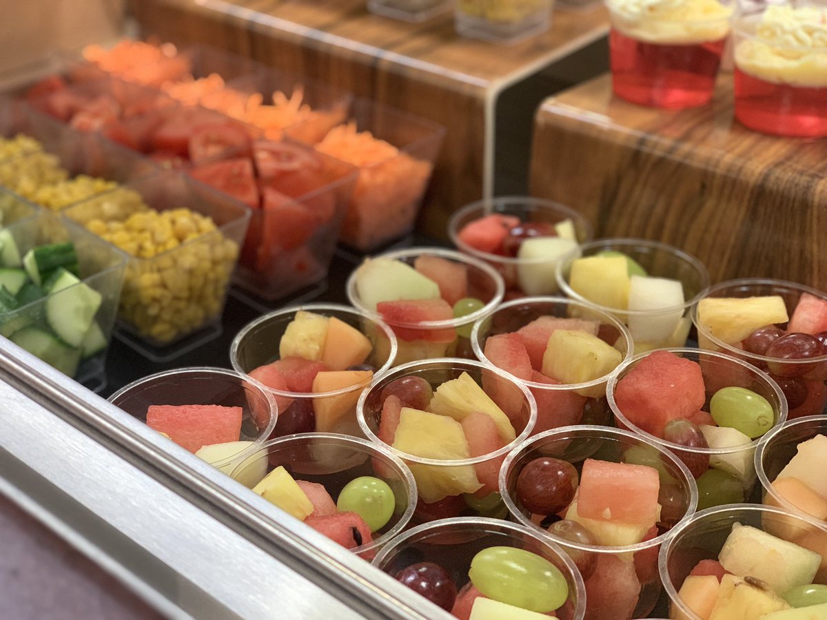 Salads and Dessert choice, pick and mix salad bar <a href="/NBHSchool/">North Bridge House</a> Senior School Hampstead, a wide variety of raw salad and a choice of desserts @Thomas_Franks_ #yoghurt #rawsalad #pickandmix #freshfruit #healthychoices <a href="/gavin_tarbox/">Gavin tarbox</a> it works well