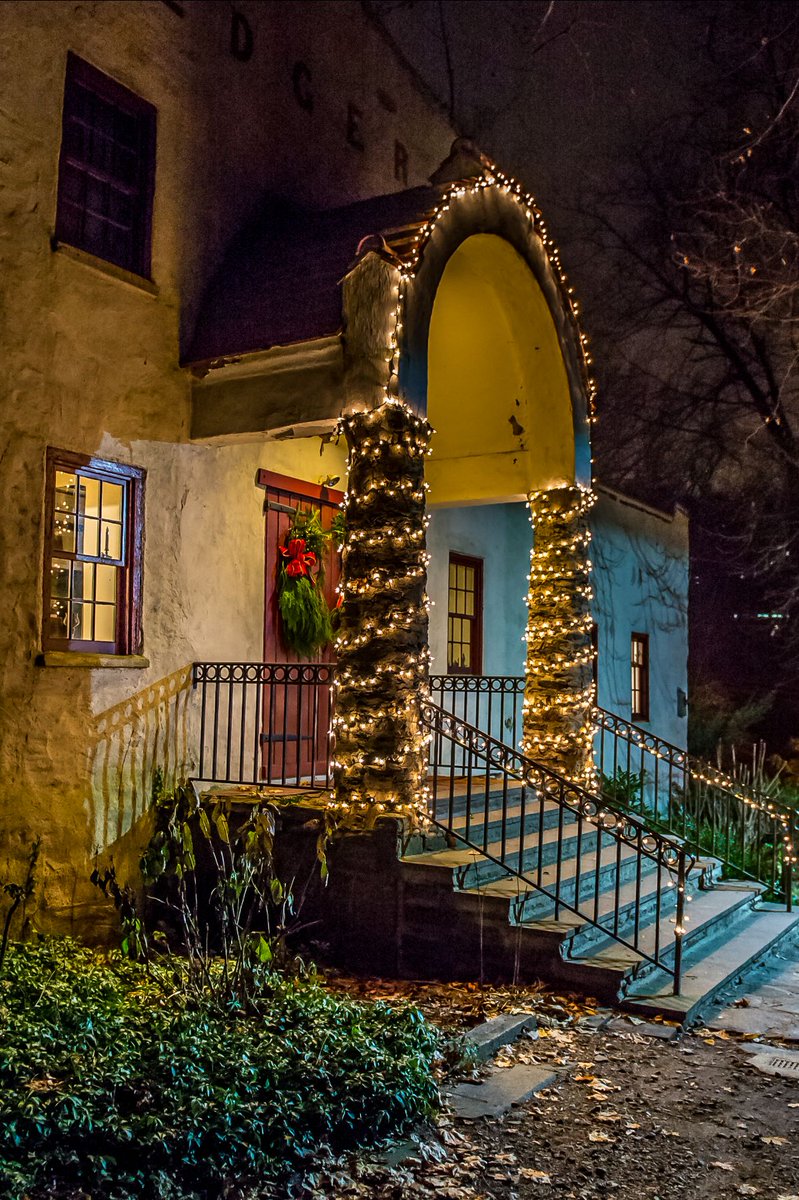 Christmas Carol Outdoor Walking Tour tickets are going fast! - mailchi.mp/hedgerowtheatr…
