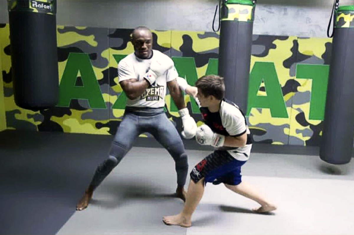 В США возмутились приездом бойца UFC в полусредней весовой категории Камару Усмана в Чечню. Американец посетил базу бойцовского клуба «Ахмат» и провел тренировку с сыновьями Рамзана Кадырова:👇

prostoprosport.ru/box-mma/mma/ne…