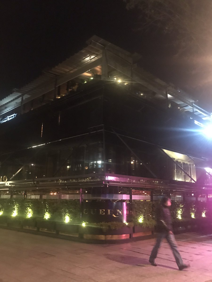 lavozdepolanco's tweet photo. En Polanco algunos restaurantes NO aplican restricciones al aforo COVID arriesgando a empleados y comensales. Así El Cuerno en Masaryk que además de ilegal, es irresponsable! @vromog @SuarezdelReal1 @inveacdmx y quién aplica la ley en MH? y los contagios en aumento! https://t.co/jjEOwe4jMg