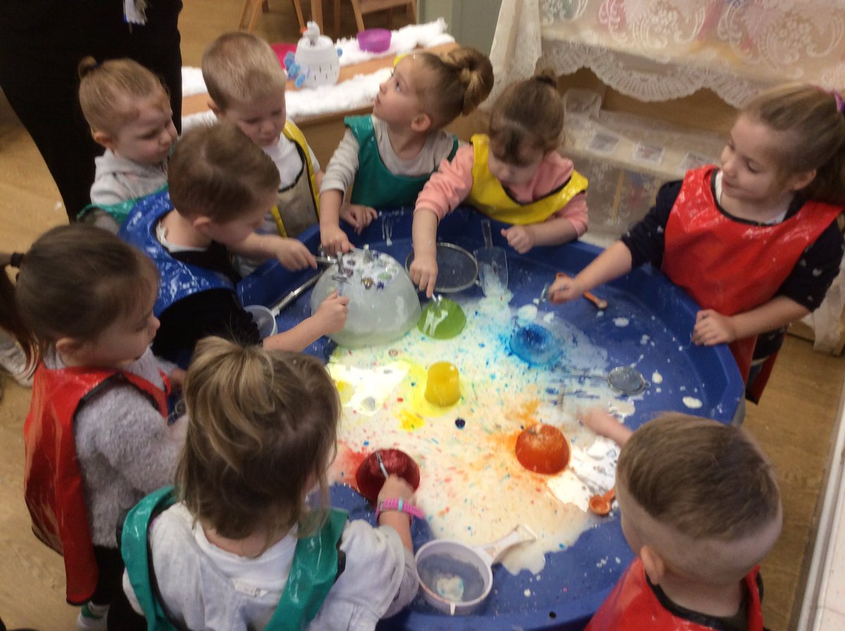 EgremontEYFS's tweet photo. In Nursery some snow and some different coloured icebergs have arrived. We decided to investigate how the ice melted. We tried our best to cover it in gloop to make it warm, then we noticed that all the melting coloured ice was mixing together to make new colours #exciting https://t.co/xuEvsADHsL