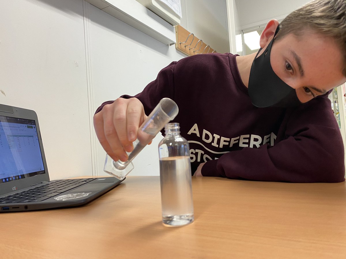 InstitutSantPol's tweet photo. Seguim produint gel hidroalcohòlic #2ESO #CTM #ElTeuGel #2ESOC https://t.co/3IFgVIckte