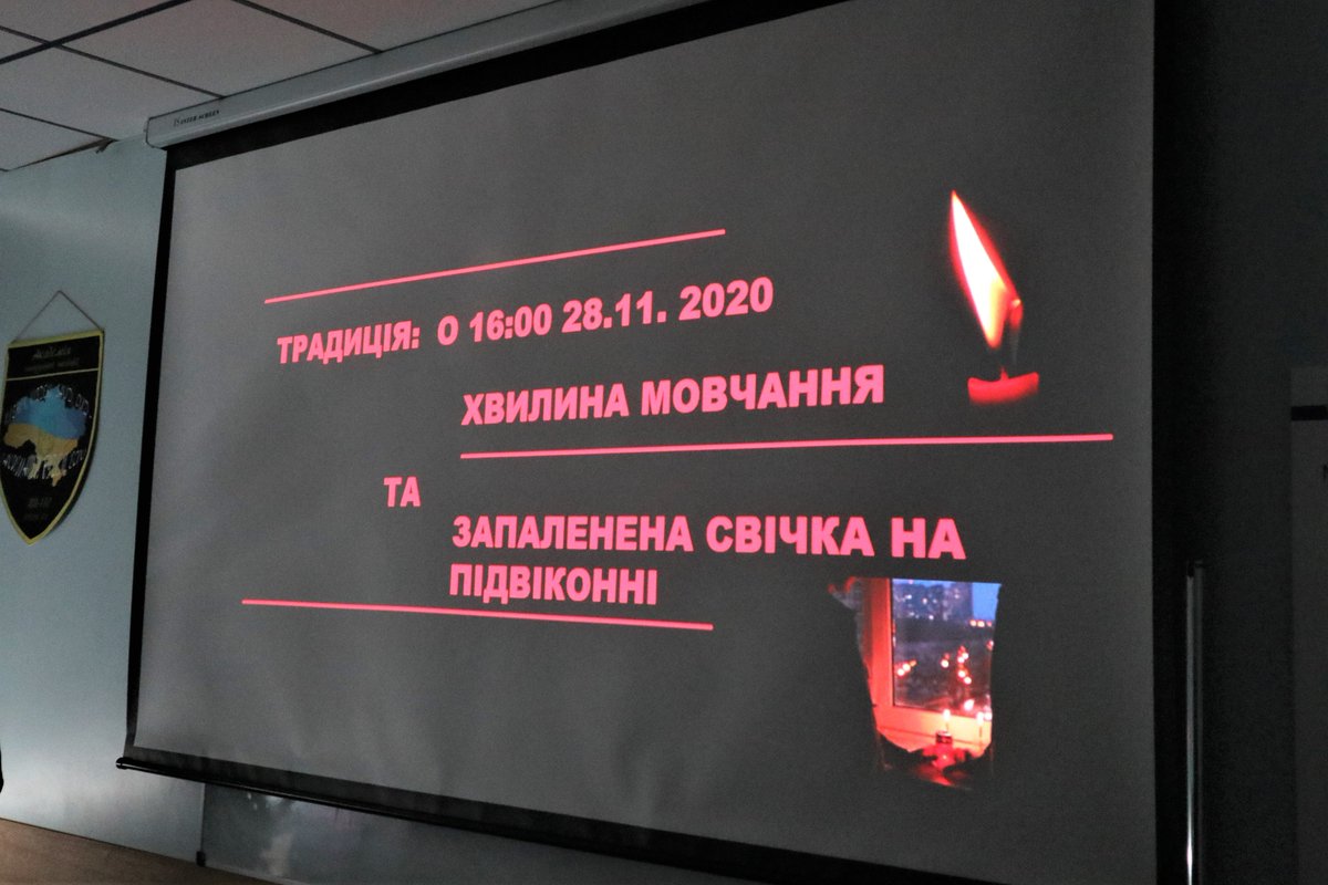 PoliceAcademy17's tweet photo. Щороку в Україні четверта субота листопада - День пам'яті жертв голодоморів. Слухачі Академії патрульної поліції долучаються до акції «Запали свічку пам'яті» 🕯 А напередодні більше дізнаються про історію Голодоморів та їхніх жертв. https://t.co/k22Ql90aXq