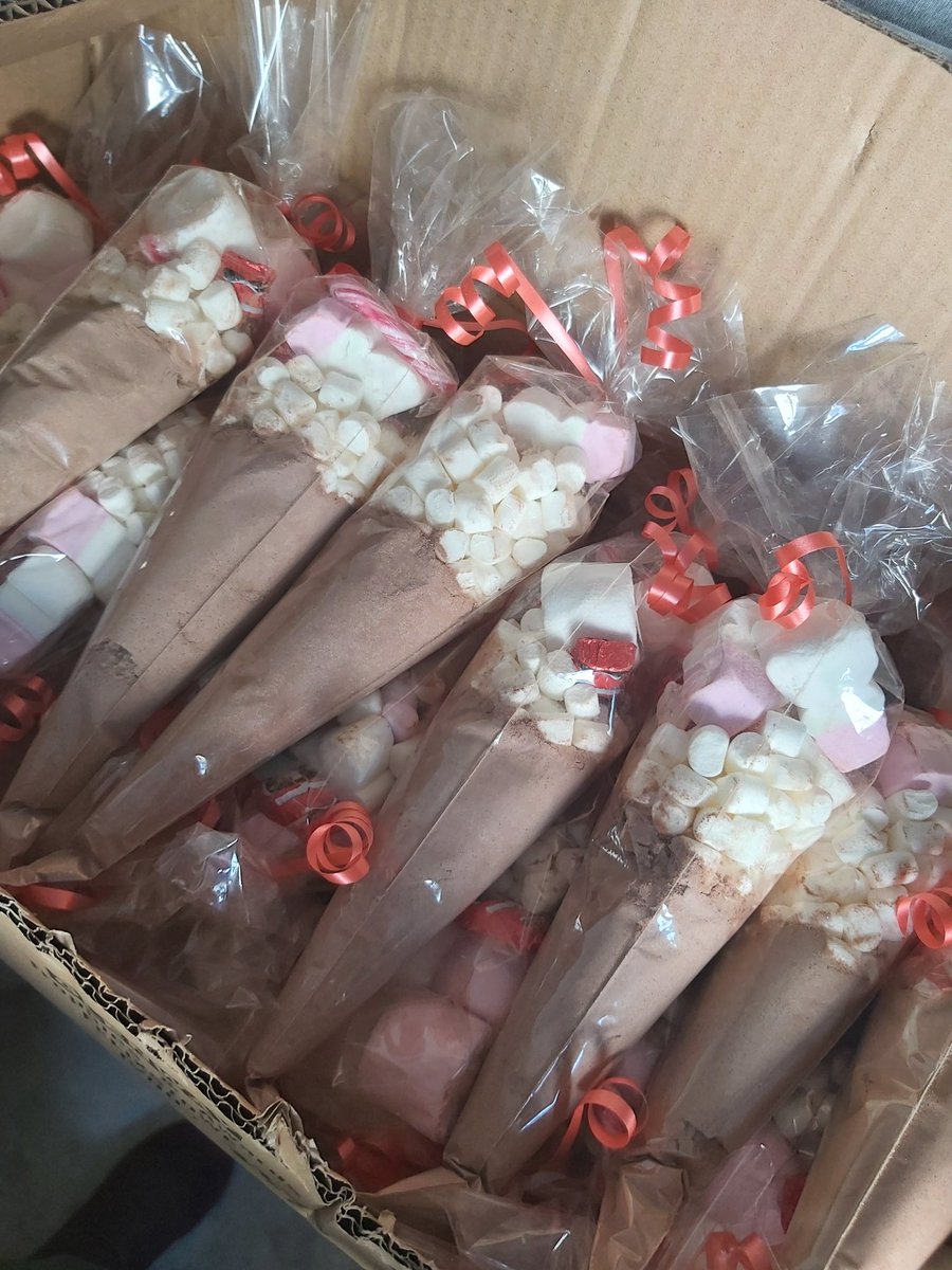 karentaylor54b's tweet photo. Over 100 hot chocolate cones made and sold to raise money for @mscymru in memory of Nanny Ponty this Christmas. Super proud🎅🎅🎅 https://t.co/bx7UL0t75T