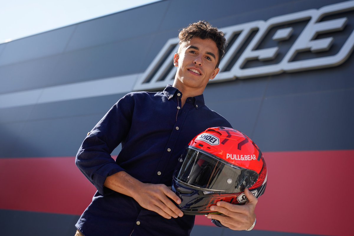 Aquí tenéis el nuevo casco réplica que pronto estará disponible! 👌🏼
New replica helmet is coming soon!
@EuropeShoei #MM93 https://t.co/95d6LEhQFg