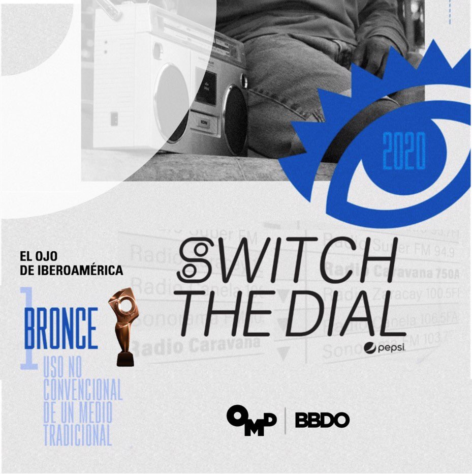 OMDEcuador's tweet photo. “Switch the Dial”  para nuestro cliente @PepsiEcuador 

La nueva Pepsi 2.5L ideal para compartir, tanto así, que hicimos que las emisoras FM compartieran su dial con las AM. 

🟤 Bronce: Uso No Convencional del Medio Tradicional

#ElOjoDeIberoamerica #creatividad #radio #FM #AM https://t.co/WdoZqvbXMN