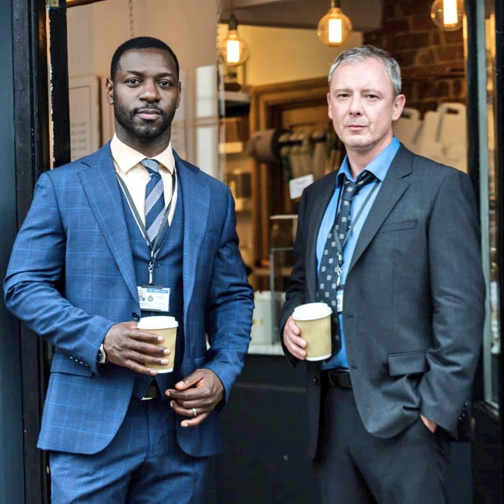 The boys are in town!!!
Detective Superintendent Roy Grace
Detective Sergeant Glenn Branson
Wrapped. Fantastic shoot. Fantastic team.
Hope you guys enjoy.
Coming soon..
#peterjames #johnsimm #deadsimple #lookinggooddead #roygrace #itv #crimedrama #brighton #brightonandhove