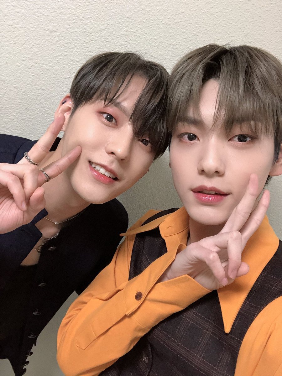 yfieee's tweet photo. BTOB Minhyuk and TXT Soobin!!🖤✨

Ayyy, finally we got selcas from them!! They both look good!! Well, of course because they kinda look alike.😛 https://t.co/aDwLv6kvVP