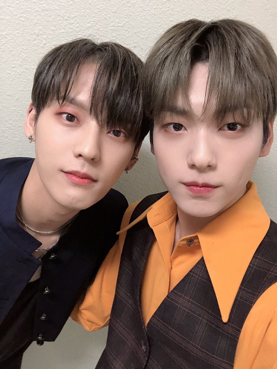yfieee's tweet photo. BTOB Minhyuk and TXT Soobin!!🖤✨

Ayyy, finally we got selcas from them!! They both look good!! Well, of course because they kinda look alike.😛 https://t.co/aDwLv6kvVP
