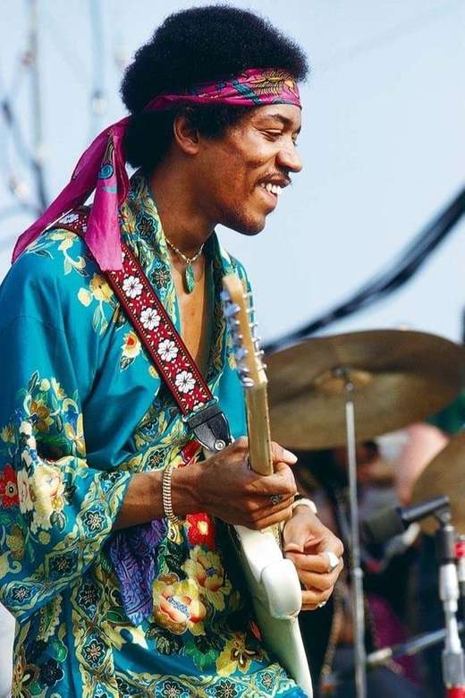 RockHistoryPics's tweet photo. Happy birthday to Jimi Hendrix. The legendary guitarist and singer would be 78 today, but he died at age 27 in 1970. His music and influence will always live on.

#JimiHendrix #legend #RockAndRoll #GOAT https://t.co/NDtemSc5nN