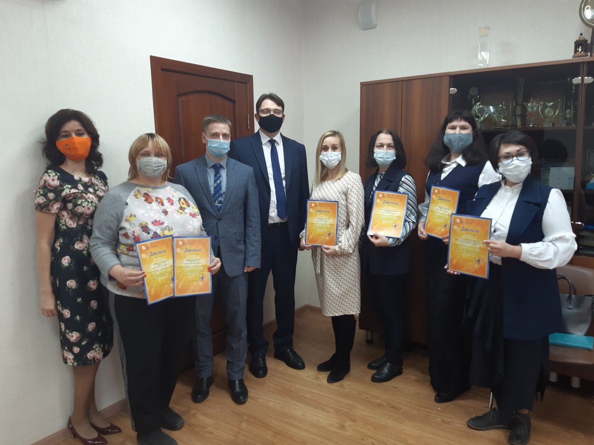 Награда нашла своих героев😀😁😊 Проект "Цифровая педагогическая интернатура", представленный Зыряновой И.В. СОШ 64 и командой единомышленников #ЛицейвЛесном для #ШколаРосатома получил свои награды. Призываем участвовать, творить и совершенствоваться!