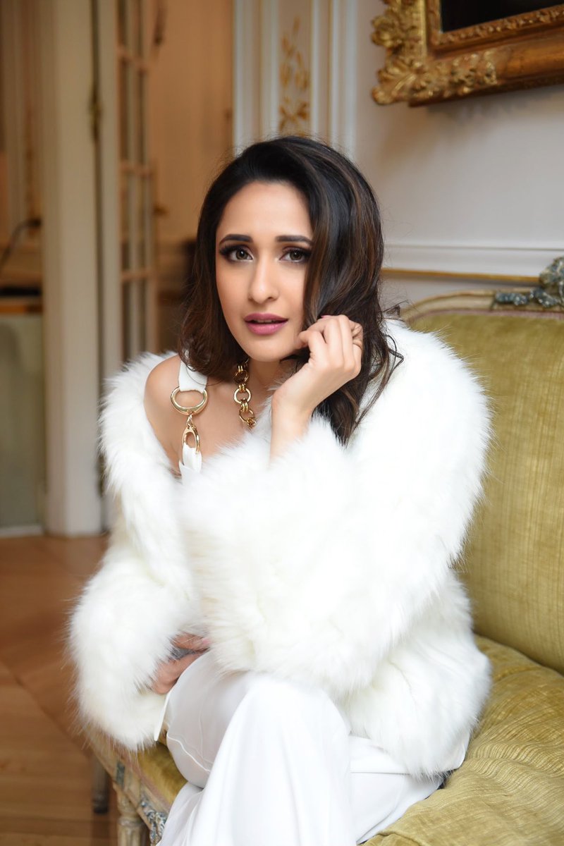 ItsMePragya's tweet photo. Feel Good Friday 💕✨ https://t.co/dQfNzqayNp