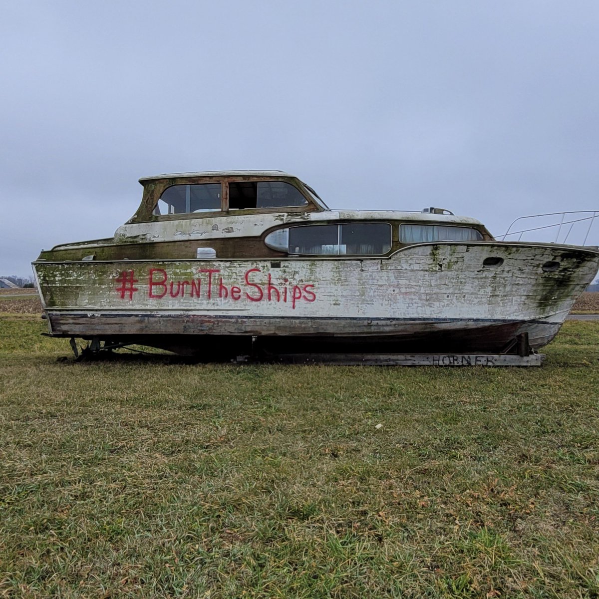 WeBoAthletics's tweet photo. This community literally just burned a boat for their team. Goosebump stuff...

“No turning back. Let come what may, we will fight and survive.”
#BurnTheShips https://t.co/tUgiWyF0zn