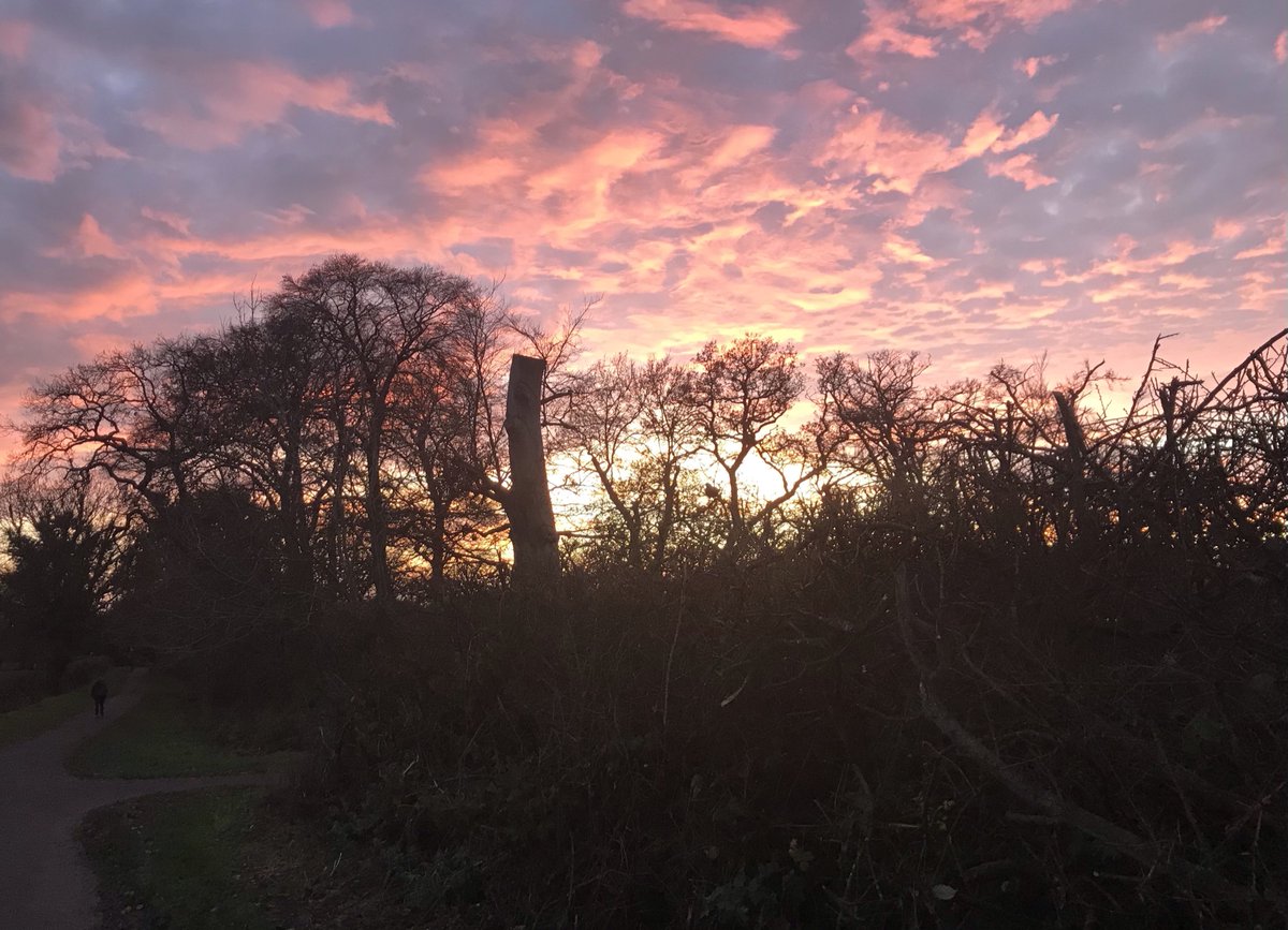 garypmeehan's tweet photo. Sundown in Littleover. https://t.co/iLDkX4QNad