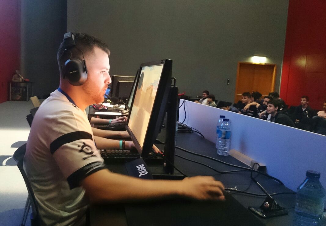 wSystemClub's tweet image. Qué jovencito está aquí @tatinyeah 

#GrowingWithYou 🧡