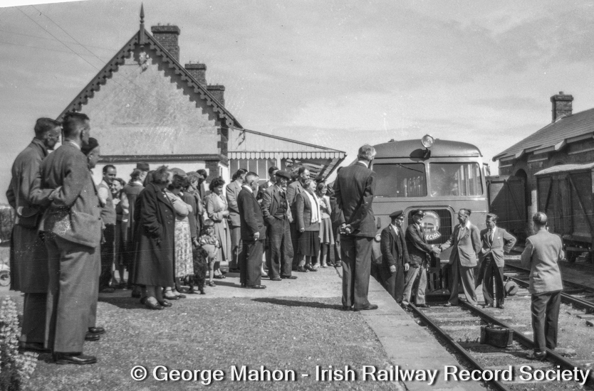 This scene from Kilkee on the West Clare Railway was a cause of #celebration and congratulations to the driver of the diesel-railcar who achieved a record non-stop journey time from Ennis on 10 June 1953 (not so Percy French after all😁) #ExploreYourArchives #irishrailarchives