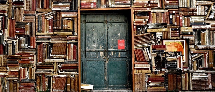 We are delighted to announce a very special episode today!  We talk to poet @nadineaishaj about her latest poetry collection ‘Let me tell you this’ with <a href="/404Ink/">404 Ink</a>

Part of the ‘Read and Rights’ bookclub online in partnership with <a href="/RebLawSco/">RebLaw Scotland</a>

Listen at: 
gla.ac.uk/schools/law/po…