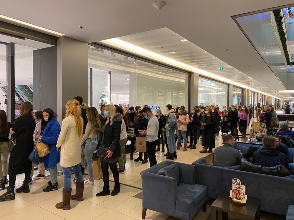 Što reče ⁦<a href="/NikolaSilic/">Nikola Ben Afleksilijum Silić</a>⁩ 
ZARAženi !
A zamislite, debili u Parizu i Londonu otkazali black friday, kao plaše se virusa. Pičkice. Umesto da umru za džemper ko pravi junaci