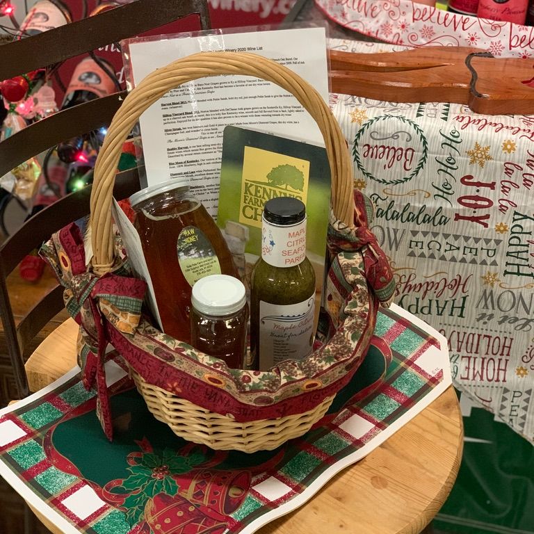 CommunityFarmer's tweet photo. Tomorrow is Small Business Saturday! Come out to support over 20 local businesses by shopping at CFM! We're open 8am-1pm. - https://t.co/Kb38Vr7Bqt https://t.co/uhpJVMBxhK