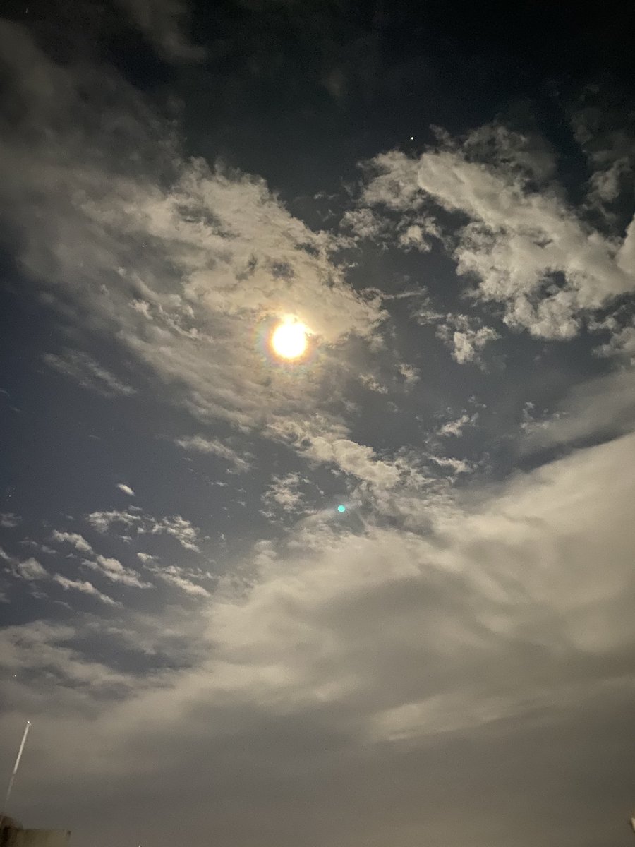 rashmidTOI's tweet photo. I own that piece of Beautiful Sky !
#Serenity #MoonNight #MoonyMood https://t.co/Z4uGKGWvez