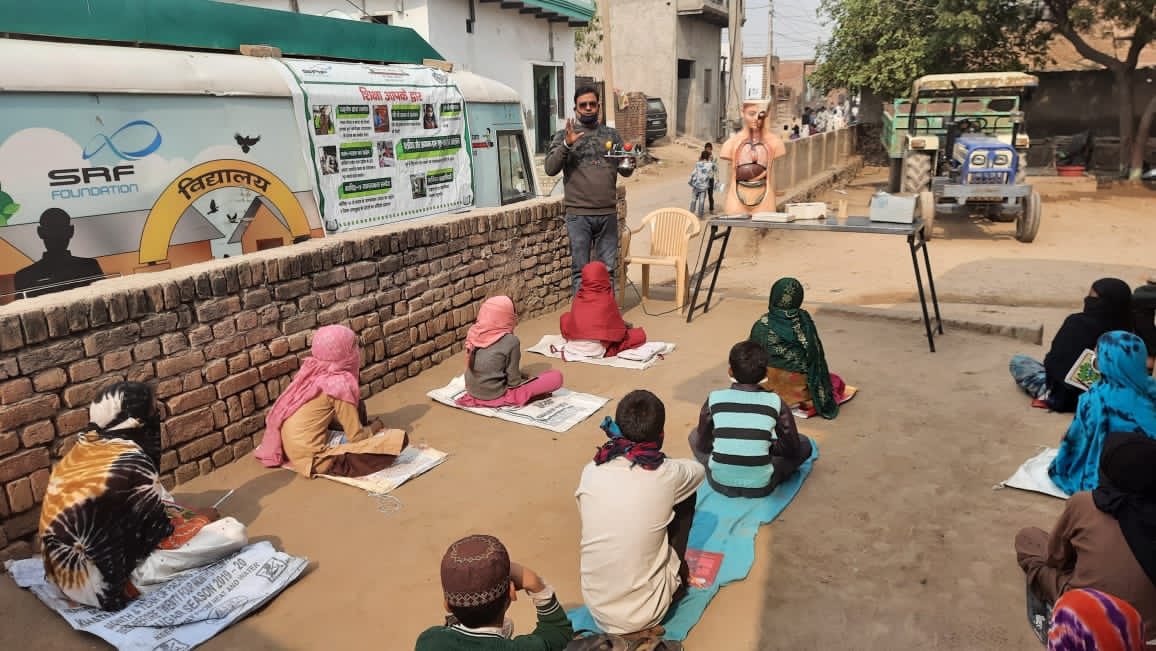 SRFFoundation's tweet photo. In our @SRFLimited intervention location of #Mewat, #Dahej & #Netrang, we are engaging more and more students through our unique #offlineeducation initiatives like Mohalla Pathshala and Vigyan Chaupal every day to ensure that no student is left behind.
#learningendures https://t.co/u1OiWc9ilH