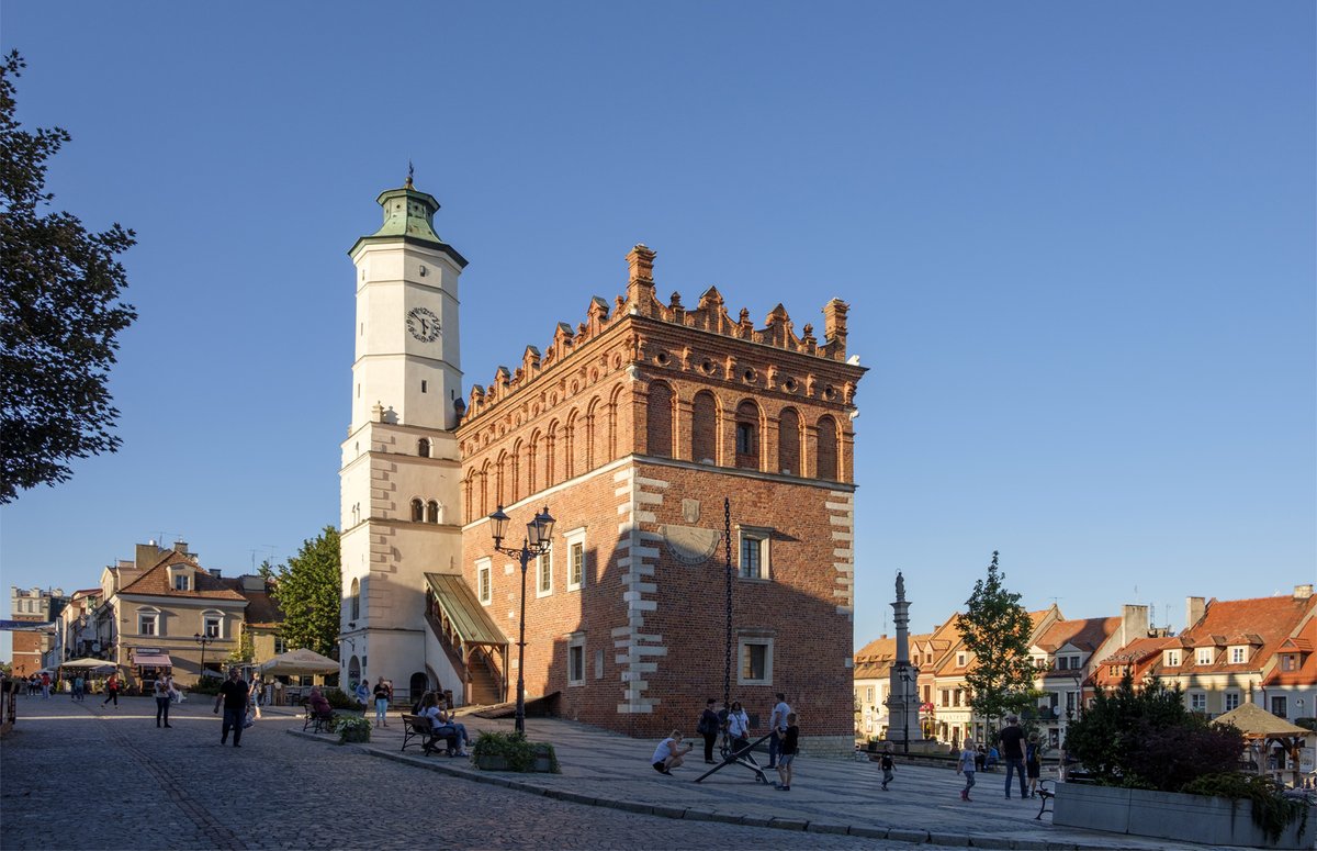 Town squares are probably the most common gathering spaces in settlements around the world, and there's a great example in Poland a few miles from where my grandma grew up. A small town now, in the Middle Ages Sandomierz was a royal city and an important administrative centre.
