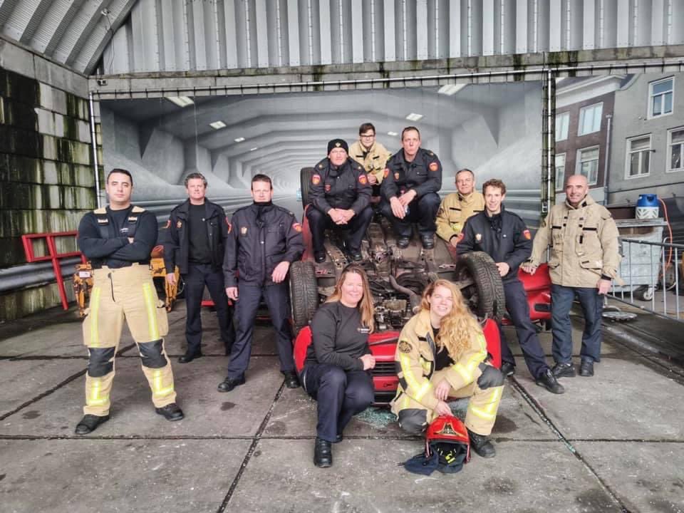 2 collega’s geslaagd!

Vandaag zijn twee collega’s van kazerne Uithoorn geslaagd voor de opleiding “Manschap A”.

Eindelijk zit de opleidig erop, en mogen ze als volwaardig manschap mee op de uitruk.

Gefeliciteerd allebei!