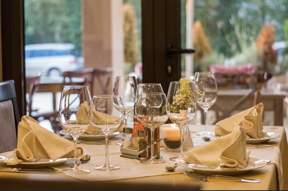 Restaurants im Kanton Bern neu um 21 Uhr schliessen und maximal 50 Leute. Das ist eine mutwillige Zerstörung von Arbeitsplätzen/Existenzen