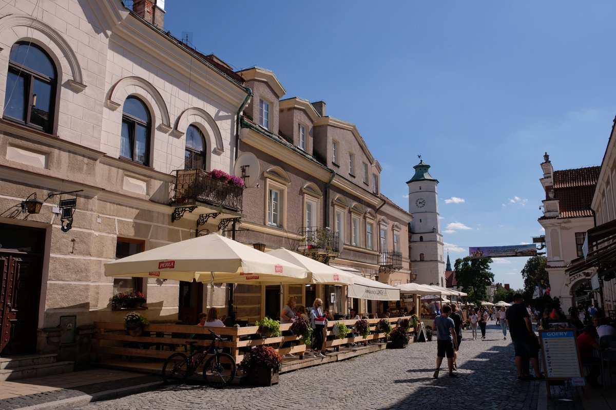 The majority of the town's streets lead towards the square, and these too are lined by restaurants and shops