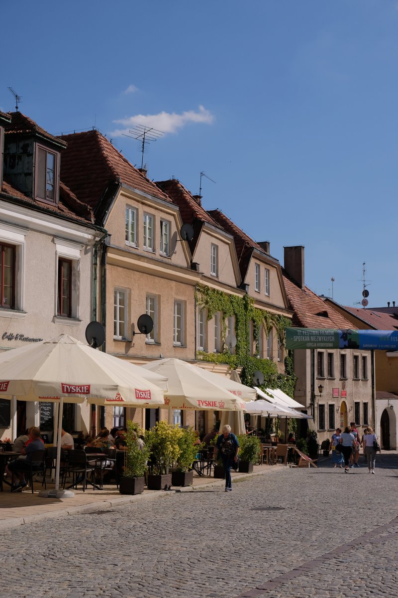 Like any good public space, the square is lined by cafes and restaurants.
