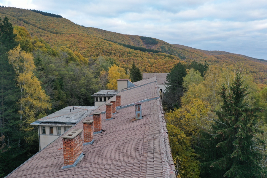 The story starts in 1935 when Tsar Boris III initiated a search for a sanitarium to treat TB. The Higher Medical Council searched for 20 months, before settling on an area in the Balkan mountain range, to the south of Tryavna. The construction started in 1939.