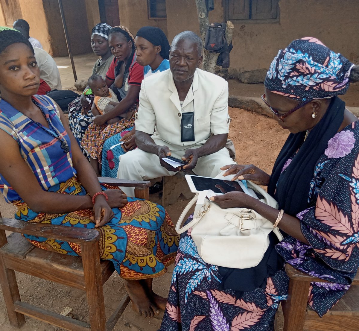 SHEP Project (*) started pilot projects in 4 villages of FCT and Nasarawa state. Counterparts of FMARD and ADP, who received the training by the Project, conducted the baseline studies using Computer Assisted Personal Interviewing (CAPI) tool. 
*more info* jica.go.jp/nigeria/englis…