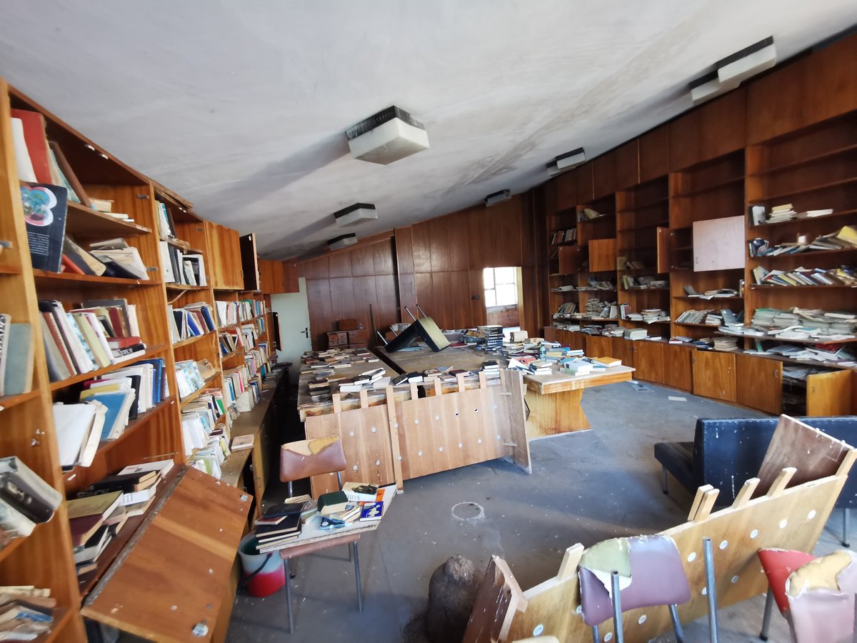 It treated Bulgarians and others alike, with a peak capacity of 700 people. It had a library, cinema, theater stage, classrooms and many amenities, as patients were sent here for months-long rehabilitation programs - they could take courses, read, play.