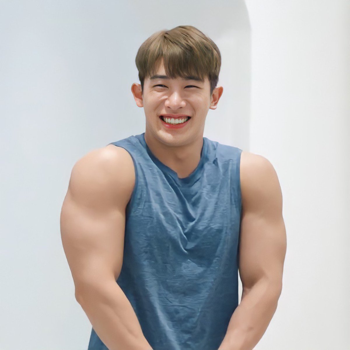 legendpoe's tweet image. retweet for wonho, like for chris evans