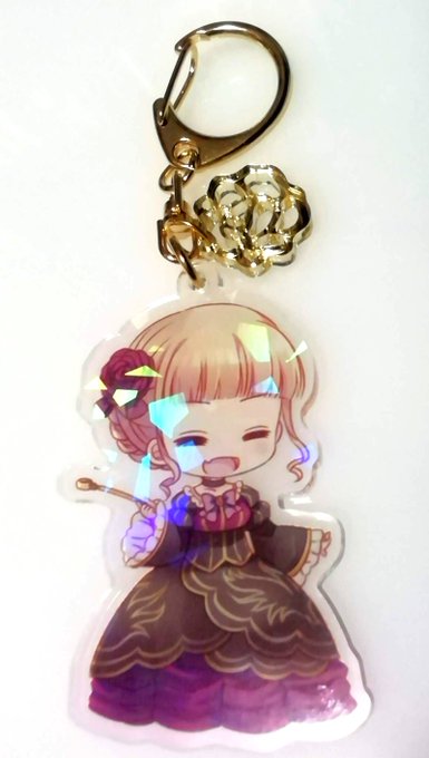 ちゃんべあのアクリルチャームが一番かわいくでけた気がする…(*^_^*)ミラーアクリル(金)でバラ作ってもらった～かわええ… 