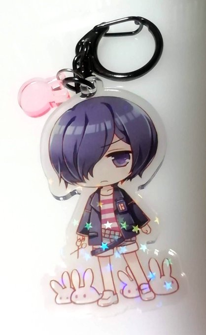 ひかるくんはうさぎ!色迷ったけど蛍光エッジピンクにしてみたよ…マジックホロは星バージョンです!キースくんは雪の結晶モチーフでレインボーフレークアクリル使ってみたんだけど目をこらさないと見えない…(*^_^*)でもそんな儚げなキラキラが雪の結晶感あって良い…そんな気がする 