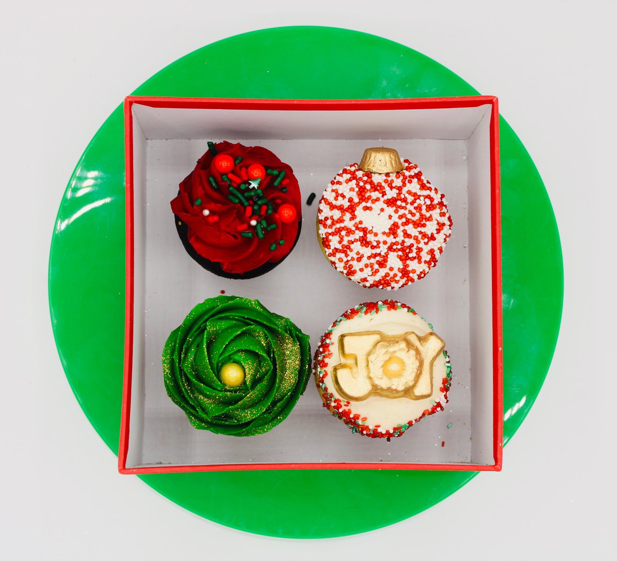 SweetByHolly's tweet photo. Thanksgiving is over which means it’s official Christmas 🎄🎅
•
•
• Starting December 1st they will be available in store in and online, starting today you can preorder this dozen! 
•
•
• #christmas #dozen #cupcakes #santa #holiday #december #christmastree #orlando #jax https://t.co/FiH59jaYEk