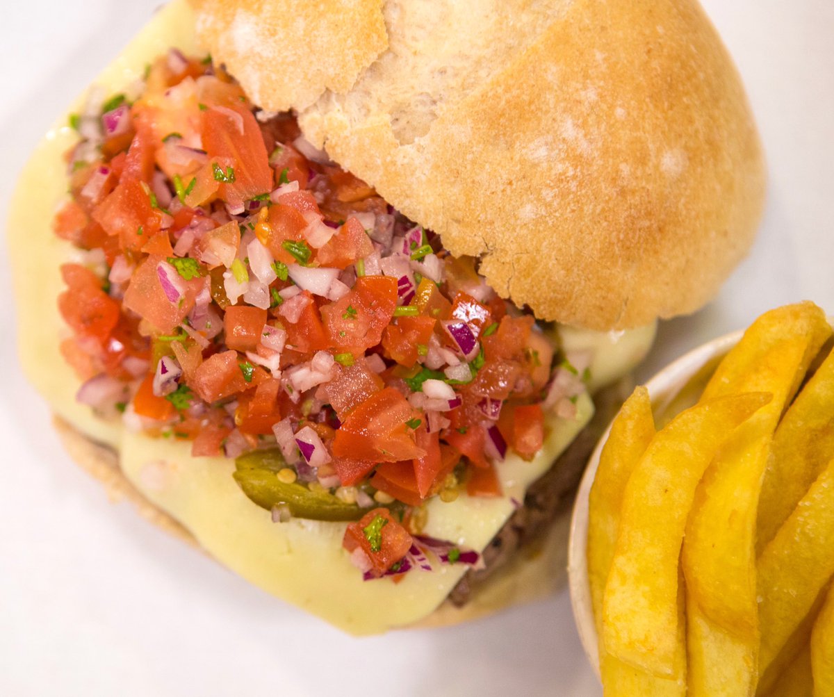 Se acerca el fin de semana y tu cuerpo lo sabe 🍔 Pídenos a través de Just Eat o ven a recoger tu galeguesa a nuestro local de Vigo 😉

#DaNosaFincaATuaCasa #Vigo #Burger #ComidaGalega