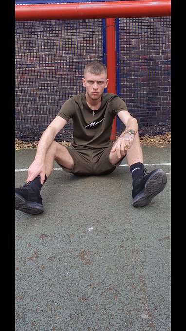 Come get your head between them Scally legs on that Dick!???
#gay #scally #chav #gay #trainers #socks