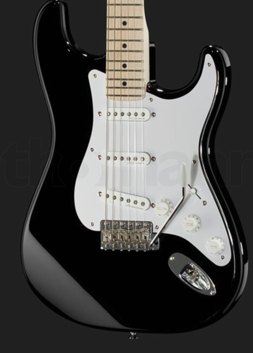 MainatJM's tweet photo. Si Twitter fa la seva màgia, potser podré recuperar aquest jukebox Wurlitzer OMT 1015 amb adaptador de CDs i aquesta guitarra eléctrica Fender Stratocaster "Blackie", reproducció de la mítica guitarra d'Eric Clapton.
Qualsevol informació per DM será benvinguda. https://t.co/HF82bLsLhq